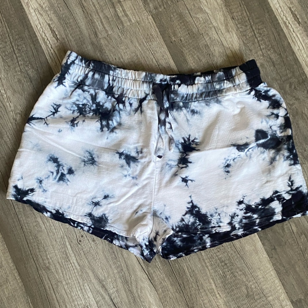 💚 3/$15 Stylish Black and White Tie-Dye Shorts - Picture 2 of 2